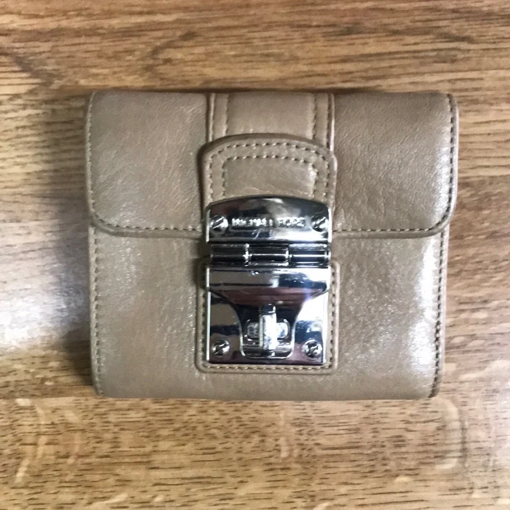Michael Kors Jet Set Turnlock Tan Compact Wallet